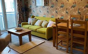 Light & Bright, Centrally Located Apartment